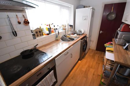 4 bedroom property to rent - Photo 4