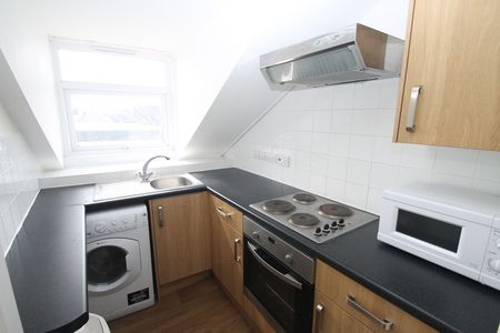 2 Bedroom | Flat 3, 9 North Road East, PL4 6AS - Photo 4