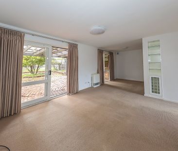 Charming Two Storey Townhouse - Photo 4