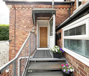 1 bedroom Flat to rent - Photo 2