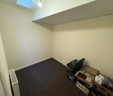 2 bed Apartment - To Let - Photo 4