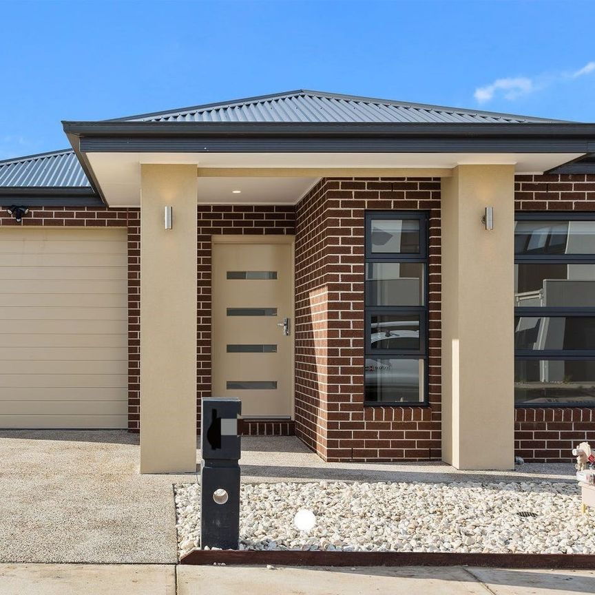 Near-New Family Home in Prime Arcadia Estate Location - Photo 1