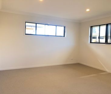 19 Brightstar Street, Ormeau QLD 4208 - House For Rent | Domain - Photo 5