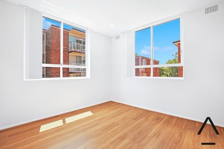 Fully renovated 2 bedroom in the heart of Mosman - Photo 3