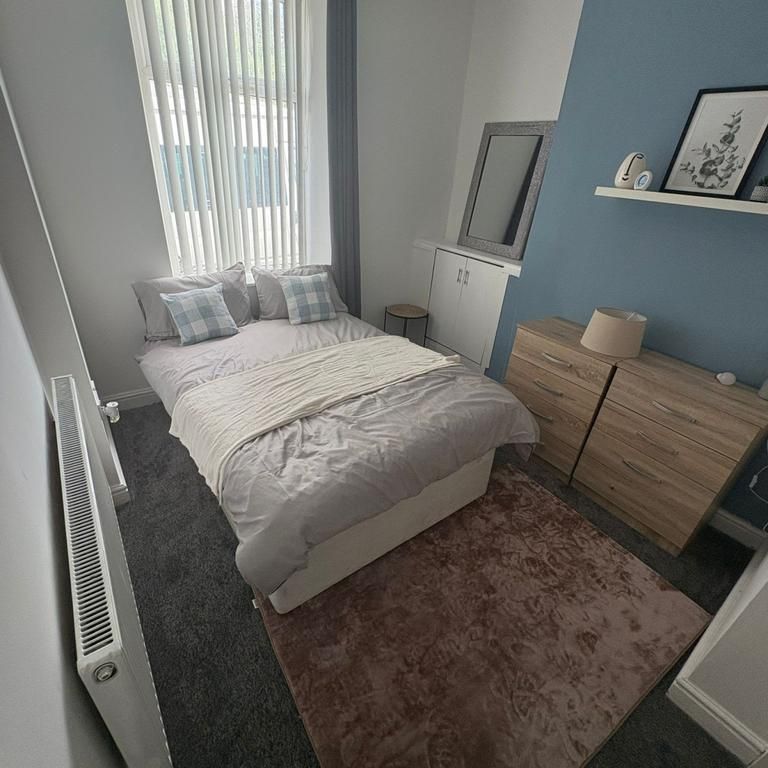 1 bedroom in a house share to rent - Photo 1