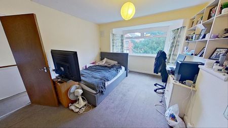 4 bedroom semi-detached house to rent - Photo 4