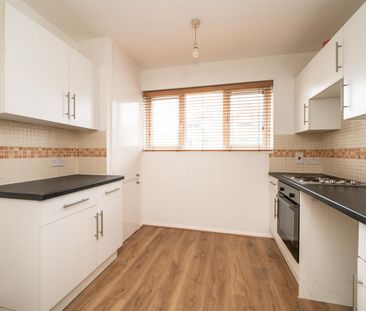 Marlowes, Hemel Hempstead, HP1 1ER, Hertfordshire - Photo 1
