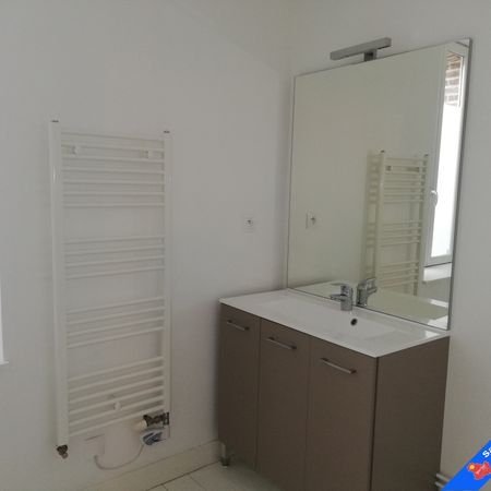 Location Appartement 1 pièce 32m² JOIGNY 89300 - Photo 4