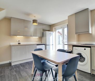 3 bedroom semi-detached house to rent - Photo 5