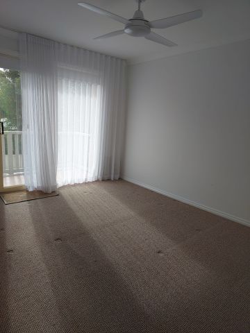 Central Corrimal Townhouse - Photo 2