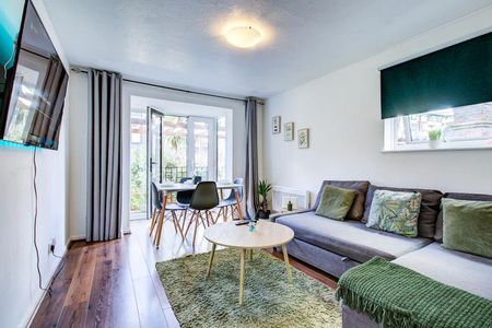 Barnfield Place - Photo 2