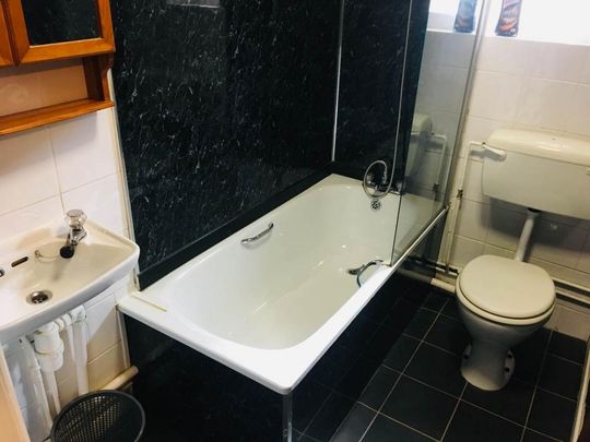 3 bedroom flat to rent - Photo 1