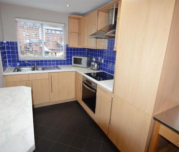 2 bedroom flat to rent - Photo 4