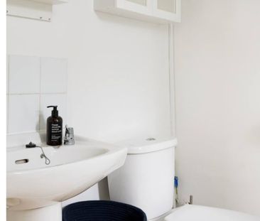 Studio Flat, Old Compton Street, W1D - Photo 1