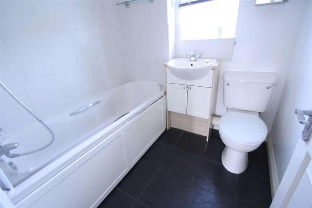 Swallow Close, Chafford Hundred, RM16 - Photo 1