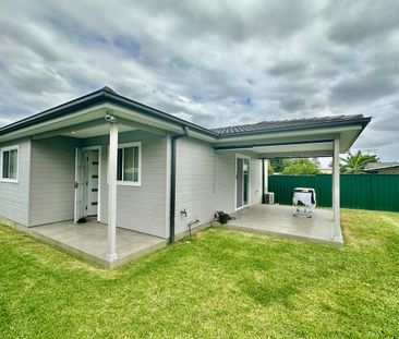 Spacious 2 bedroom Home with ample parking and excellent entertaini... - Photo 6