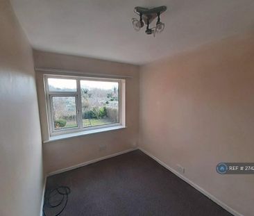 4 bedroom semi-detached house to rent - Photo 3