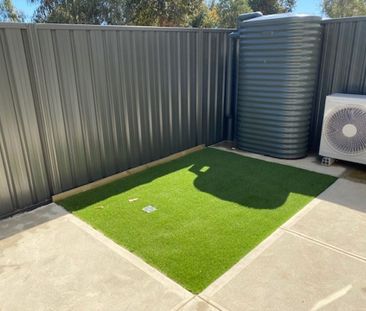 Modern 3 Bedroom Townhouse - Photo 5