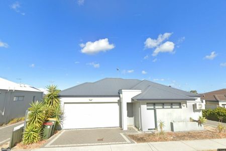 Stylish Three-Bedroom Villa in a Prime Location - Photo 4