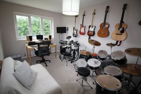 Four Bedroom Detached Home - Photo 5