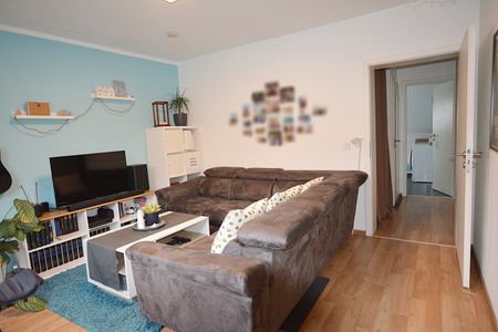 Wie gemacht für das erste Nest – helle 2-3-Zimmer Dachgeschoss-Wohnung in schönem Altbau - Photo 3