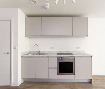 A modern studio apartment close to Cabot Circus - Photo 2