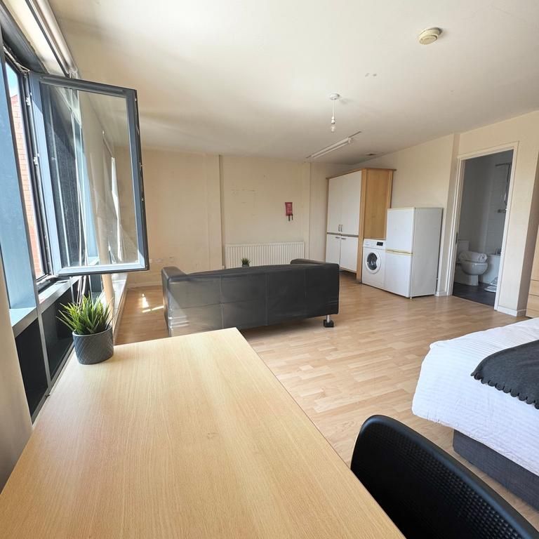 Studio to rent - Photo 1