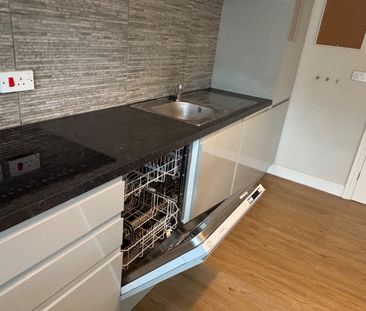 2 Bed Flat, Hotwell Road, BS8 - Photo 6