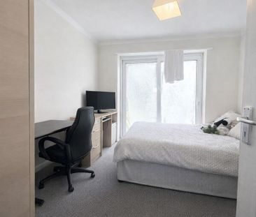 4 bedroom semi-detached house to rent - Photo 4