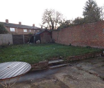 3 bedroom end of terrace house to rent - Photo 6