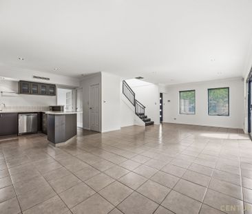 Spacious Unfurnished Townhouse in a Great Location - Photo 5