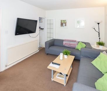 1 bedroom Flat To Let - Photo 2