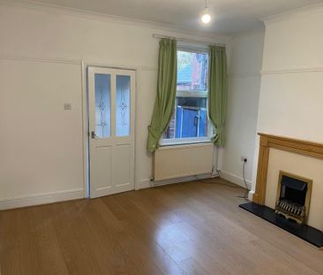 2 bedroom end of terrace house to rent - Photo 2