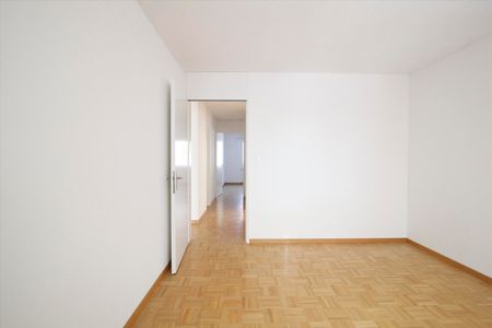 "Apartment with garden seating area" - Photo 4