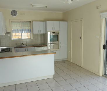 3 Bedroom Home! - Photo 3