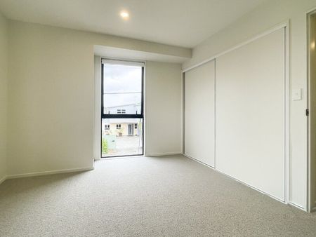 A spacious two bedroom townhouse with all the extras! - Photo 3