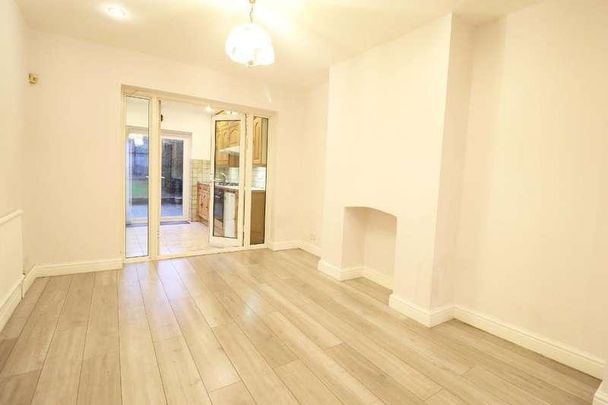 Grange Hill, Edgware, Middlesex, HA8 - Photo 1