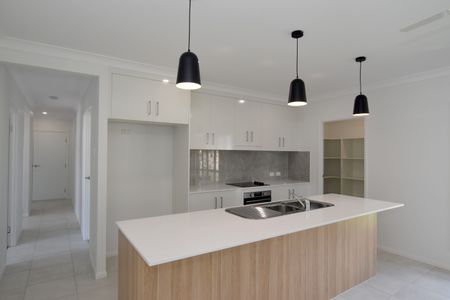 Stunning New Build in Boyne Island - Photo 4