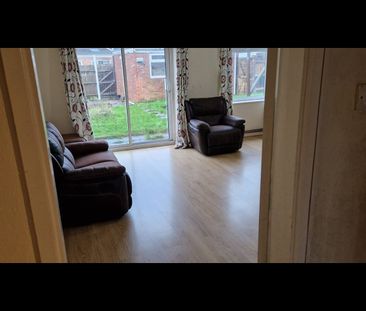 3 Bed Semi-Detached House, William Bristow Road, CV3 - Photo 1