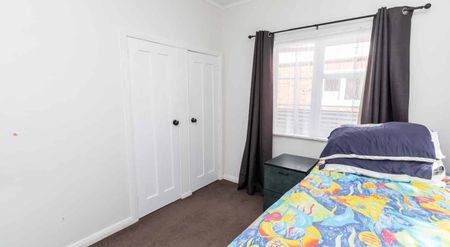 3 Bedrooms, 1 bathrooms - Photo 4