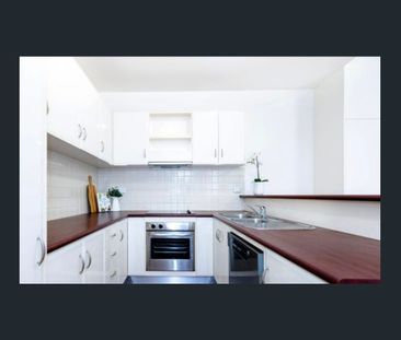 Prime Location, Contemporary Living - Photo 6