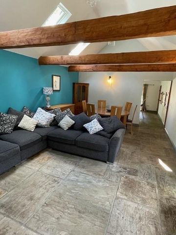 2 bedroom barn conversion to rent - Photo 2