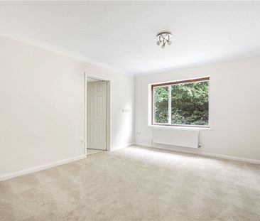 A five bedroom detached property situated within the town of Wendov... - Photo 2