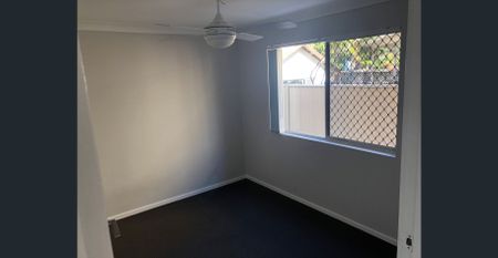 3 Bedroom Pet Friendly Ground Floor Unit - Photo 4