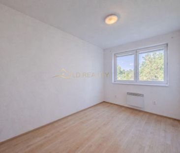 Pronájem bytu 2+kk 43 m2 - Fotografie 3