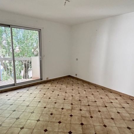 Location Appartement P2 Nimes - Photo 1