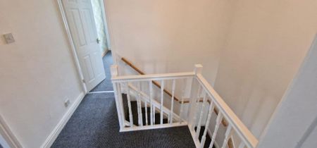3 bedroom semi-detached house to rent - Photo 2