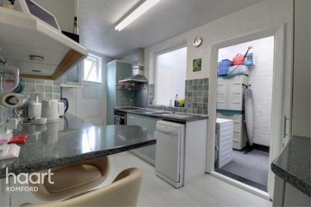 2 bedroom maisonette to rent - Photo 3