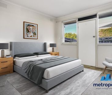 SPACIOUS UNIT IN SOUGHT AFTER LOCATION - Photo 3