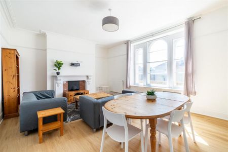 4 bedroom flat to rent - Photo 2